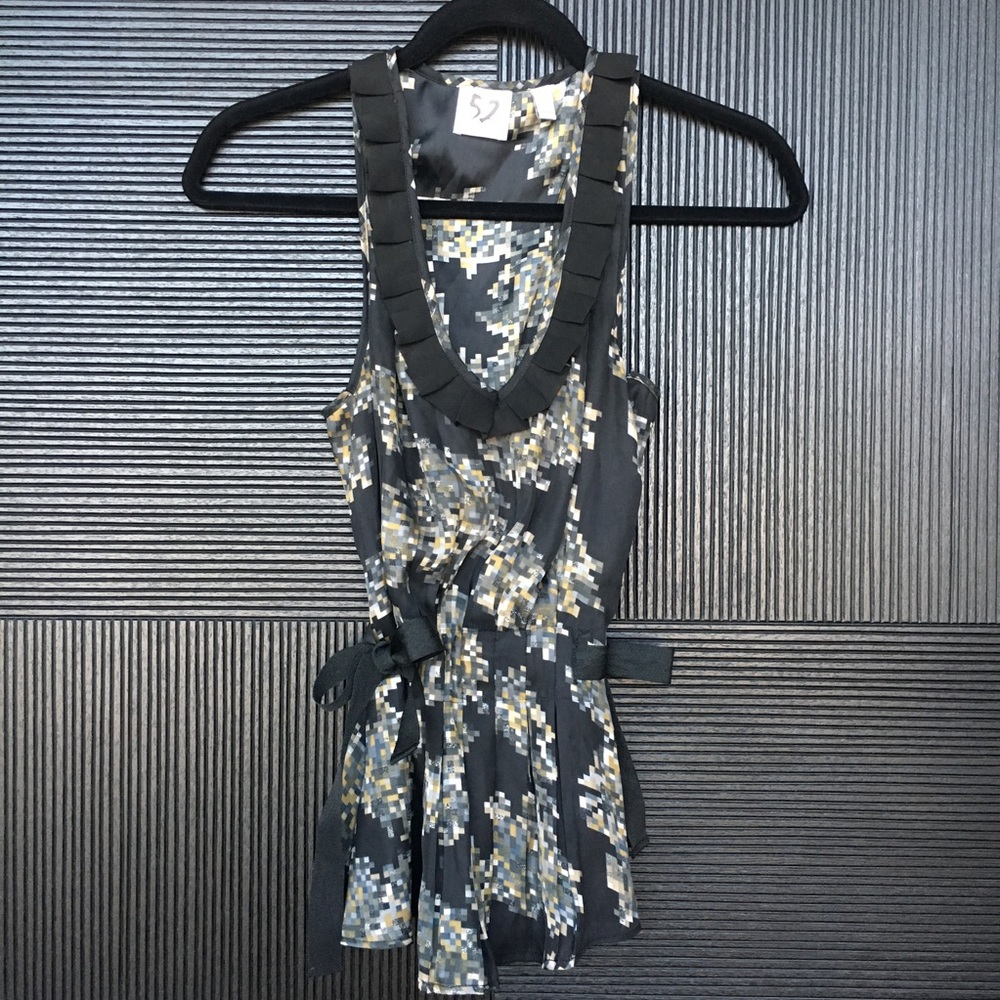 52 Geometric Print Tie Side Top